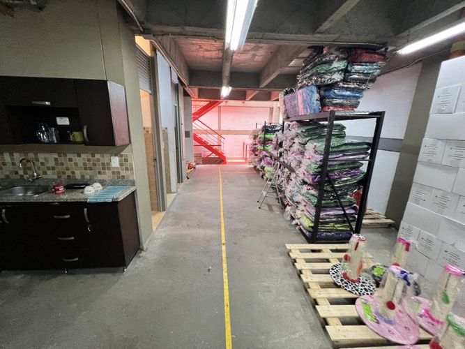 Bodega en arriendo en Camino Verde, Envigado, 1100 m² · foto 13 de 24
