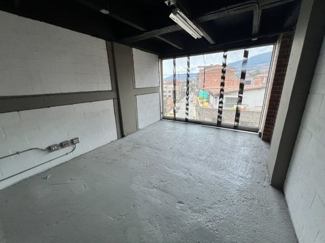 Bodega en arriendo en Camino Verde, Envigado, 1100 m² · foto 21 de 24