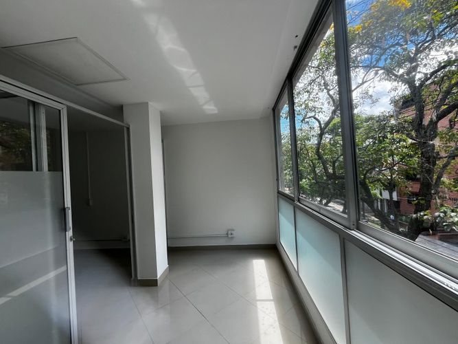Oficina en arriendo en Laureles, Medellín, 85 m² · foto 6 de 17