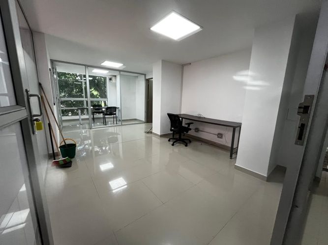 Oficina en arriendo en Laureles, Medellín, 35 m² · foto 2 de 10