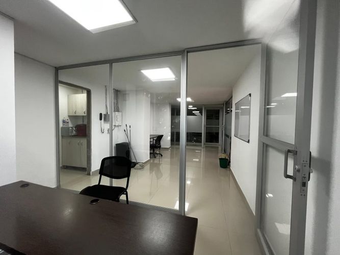 Oficina en arriendo en Laureles, Medellín, 35 m² · foto 3 de 10