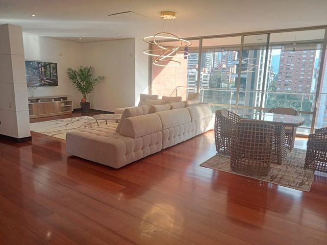 Apartamento de 3 alcobas en arriendo en Alejandría, Medellín, 402 m² · foto 2 de 18