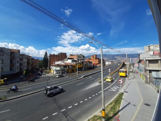 Local en arriendo en La Candelaria, Medellín, 320 m² · foto 2 de 4