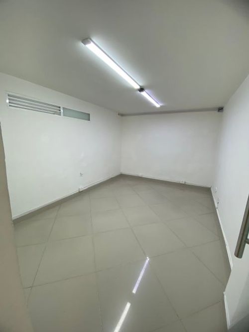 Oficina en arriendo en Los Colores, Medellín, 14 m² · foto 2 de 8