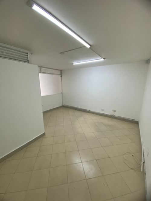 Oficina en arriendo en Los Colores, Medellín, 14 m² · foto 3 de 8