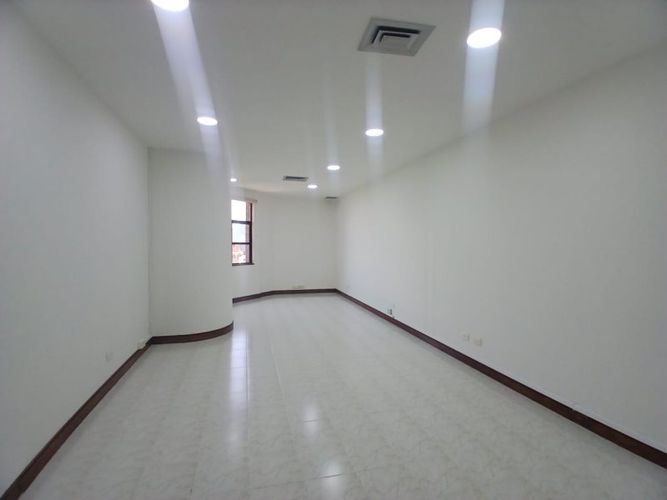 Oficina en arriendo en Patio Bonito, Medellín, 48 m² · foto 4 de 5