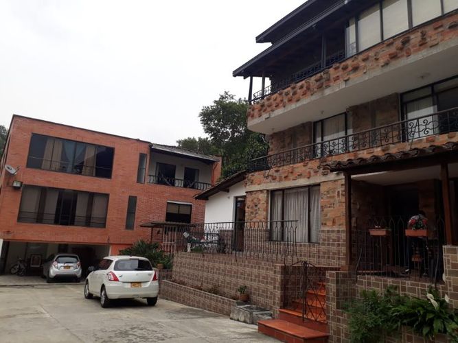 Casa de 8 alcobas en venta en La Mina, Envigado · foto 2 de 22
