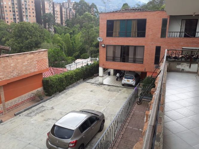 Casa de 8 alcobas en venta en La Mina, Envigado · foto 8 de 22