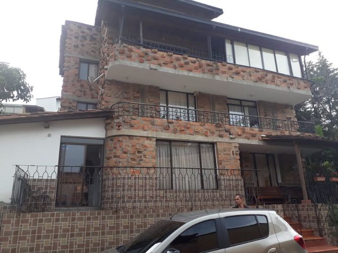 Casa de 8 alcobas en venta en La Mina, Envigado · foto 9 de 22