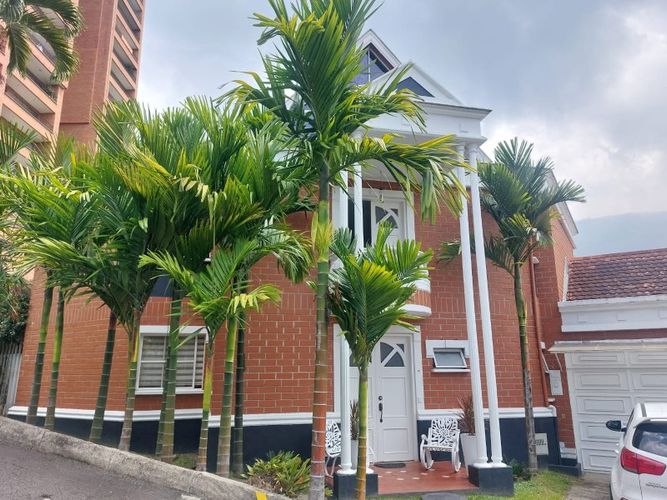 Casa de 4 alcobas en venta en El Poblado, Medellín, 387 m² · foto 3 de 18