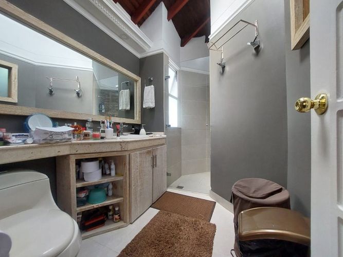 Casa de 4 alcobas en venta en El Poblado, Medellín, 387 m² · foto 12 de 18