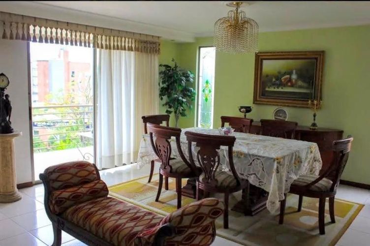 Casa de 4 alcobas en venta en El Tesoro, Medellín, 345 m² · foto 8 de 13