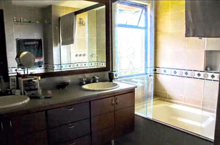 Casa de 4 alcobas en venta en El Tesoro, Medellín, 345 m² · foto 12 de 13
