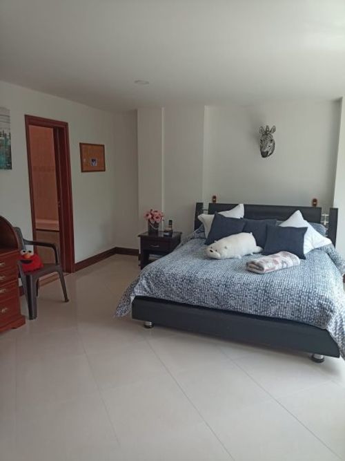 Casa de 5 alcobas en venta en Monteazul, Sabaneta, 410 m² · foto 13 de 24