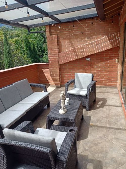 Casa de 5 alcobas en venta en Monteazul, Sabaneta, 410 m² · foto 19 de 24
