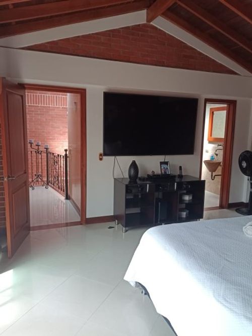 Casa de 5 alcobas en venta en Monteazul, Sabaneta, 410 m² · foto 22 de 24