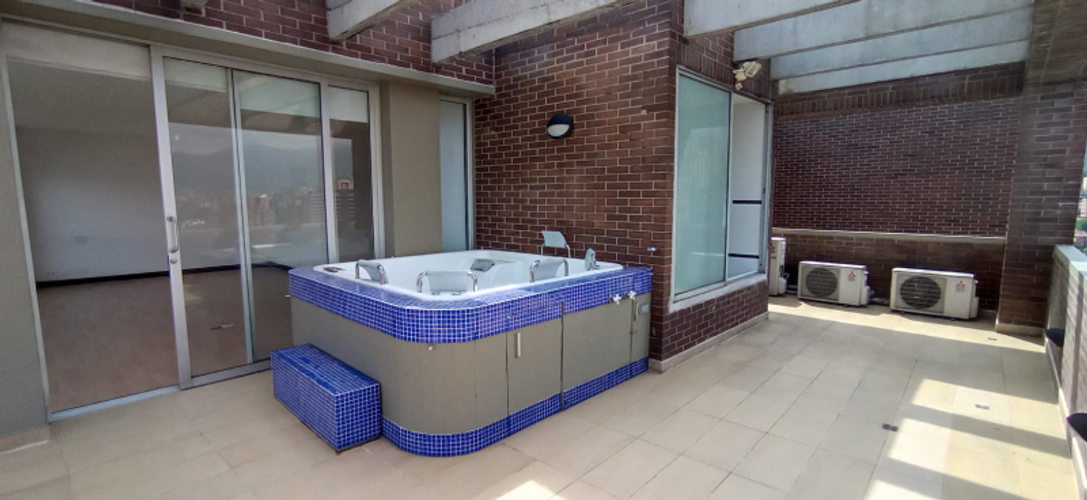 Apartamento de 4 alcobas en venta en El Poblado, Medellín, 386 m² · foto 2 de 18