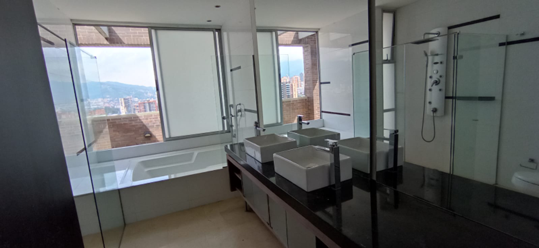 Apartamento de 4 alcobas en venta en El Poblado, Medellín, 386 m² · foto 3 de 18
