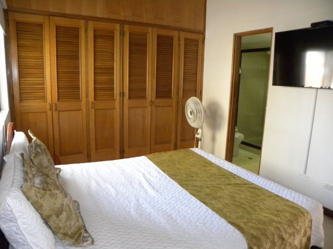 Edificio en venta en Laureles, Medellín, 1460 m² · foto 13 de 15