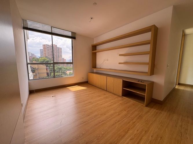 Apartamento de 3 alcobas en venta en Castropol, Medellín, 187 m² · foto 4 de 20