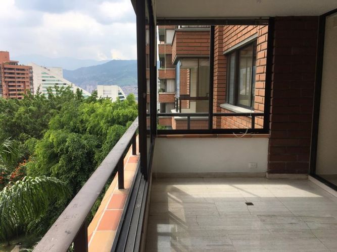 Apartamento de 5 alcobas en venta en La Florida, Medellín, 260 m² · foto 3 de 19