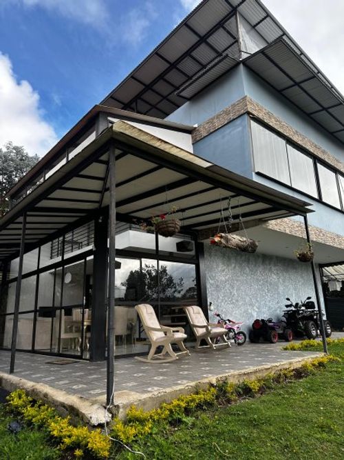 Finca en venta en Santa Elena, Medellín, 530 m² · foto 2 de 24