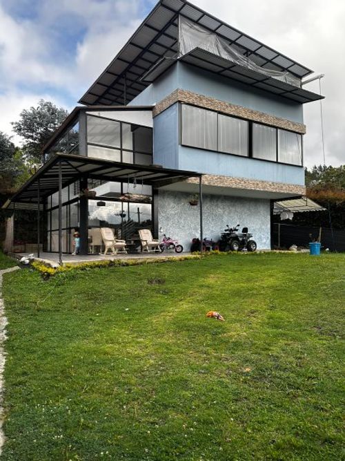 Finca en venta en Santa Elena, Medellín, 530 m² · foto 3 de 24