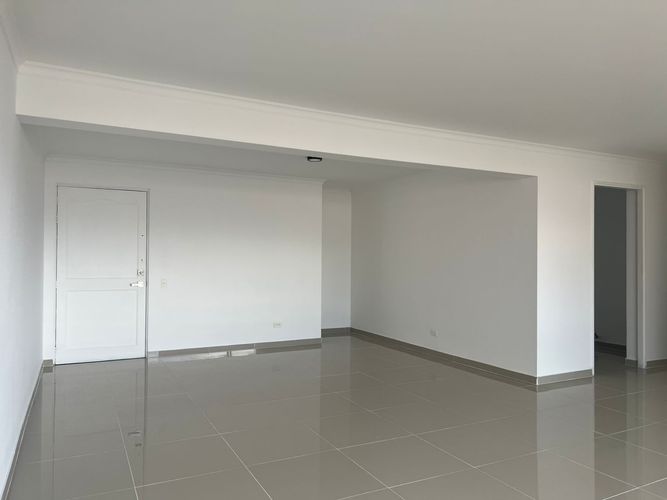 Apartamento de 3 alcobas en arriendo en Loma Benedictinos, Medellín, 148 m² · foto 3 de 16