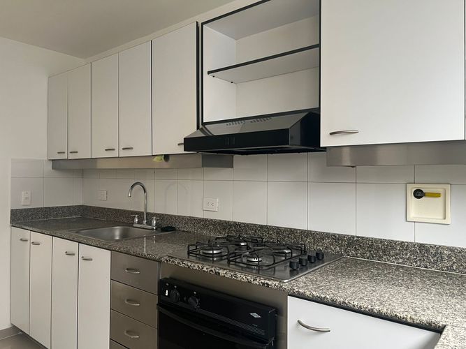 Apartamento de 3 alcobas en arriendo en Loma Benedictinos, Medellín, 148 m² · foto 5 de 16