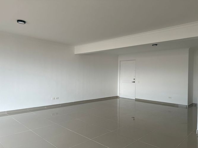 Apartamento de 3 alcobas en arriendo en Loma Benedictinos, Medellín, 148 m² · foto 4 de 16