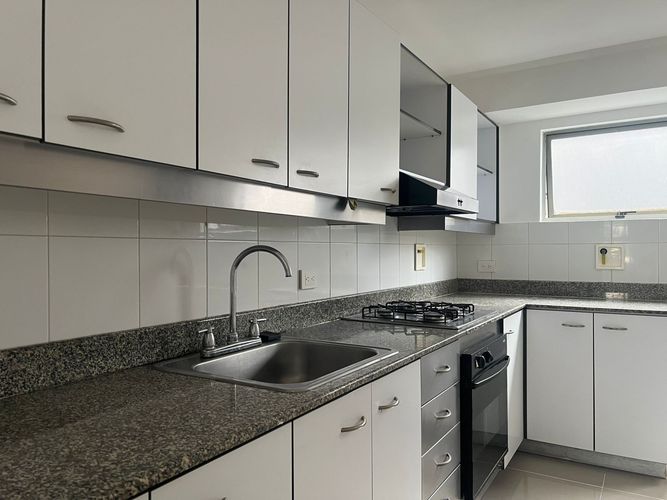 Apartamento de 3 alcobas en arriendo en Loma Benedictinos, Medellín, 148 m² · foto 6 de 16