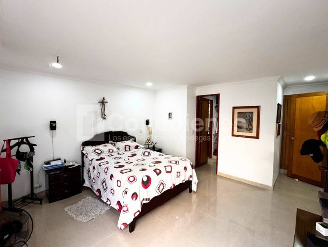 Apartamento de 3 alcobas en venta en La Florida, Medellín, 145 m² · foto 14 de 23