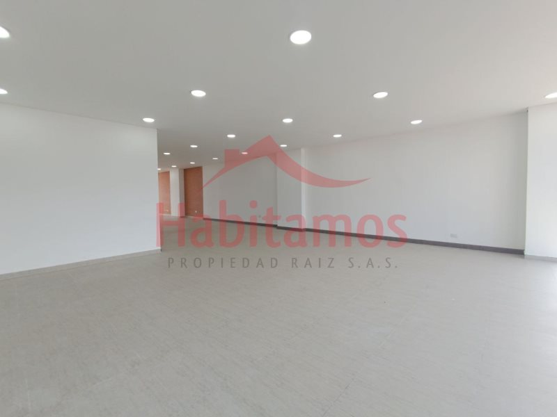 Warehouse for sale in Laureles, Medellín 2