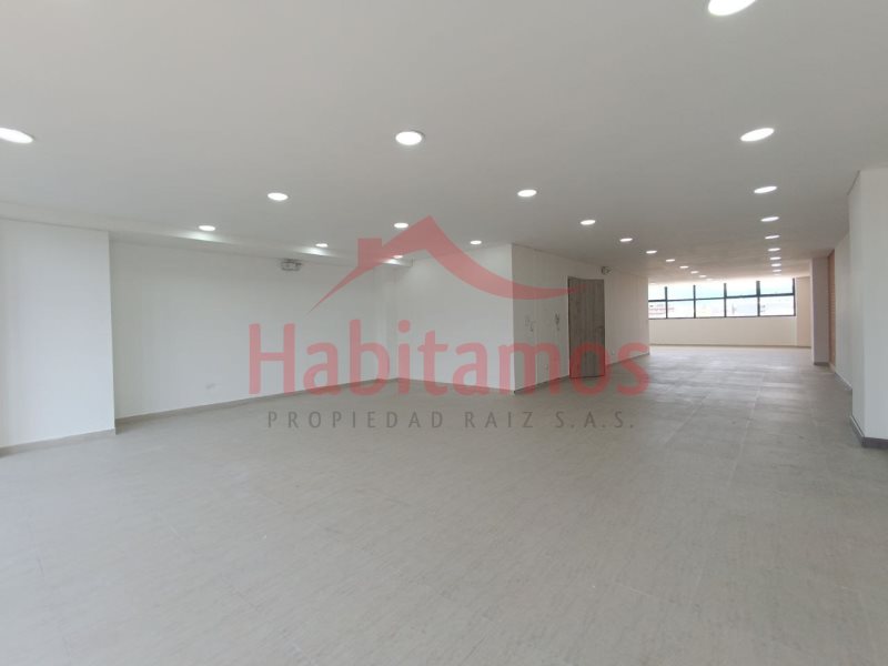 Warehouse for sale in Laureles, Medellín 4