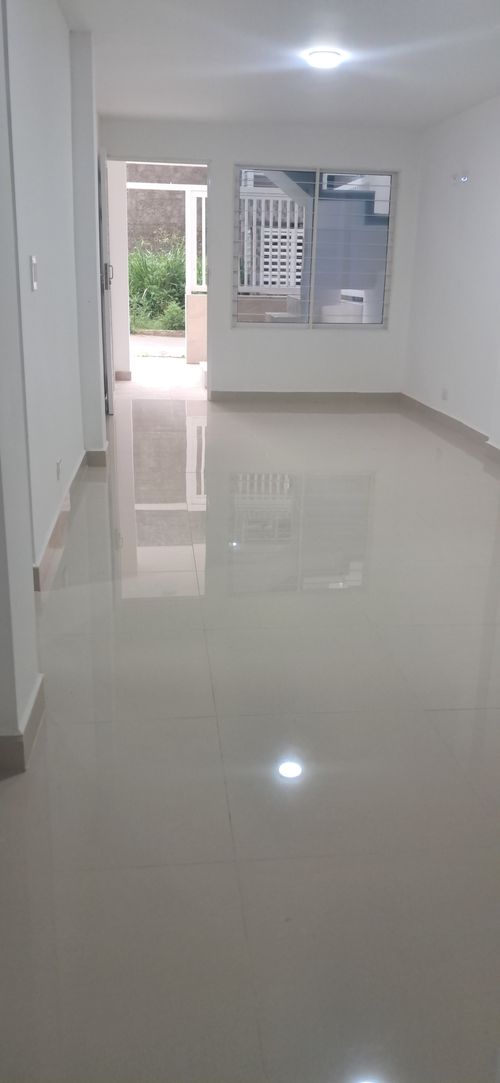 Casa de 5 alcobas en venta en Ciudad 2000, Cali, 240 m² · foto 9 de 13