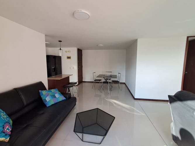 Apartamento de 2 alcobas en arriendo en Loma Del Esmeraldal, Envigado, 76 m² · foto 2 de 20