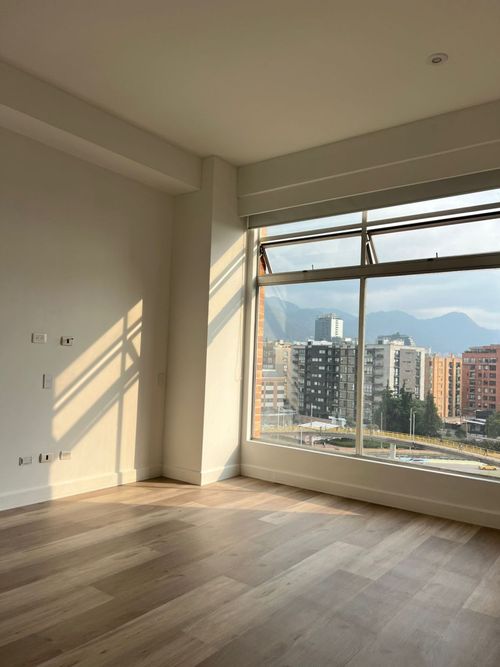 Apartamento de 2 alcobas en venta en Chico Norte, Bogotá, 143 m² · foto 2 de 21