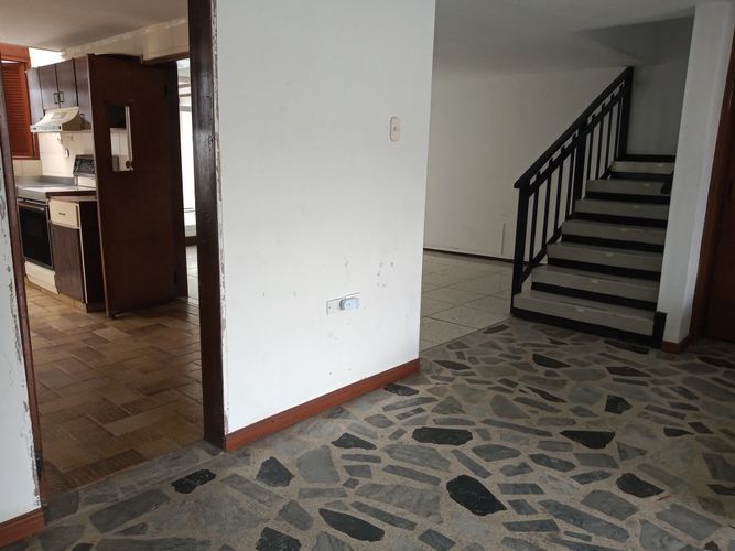Casa de 5 alcobas en venta en Pontevedra, Bogotá, 243 m² · foto 12 de 24