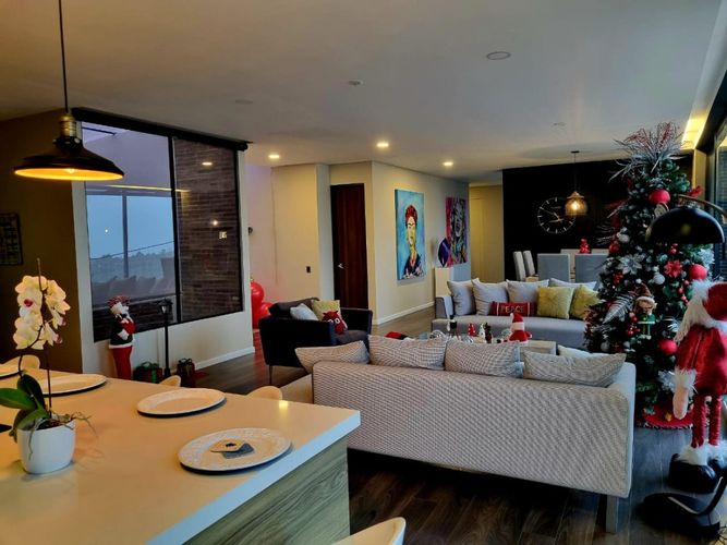 Casa de 4 alcobas en venta en Yerbabuena, Chía, 414 m² · foto 2 de 16