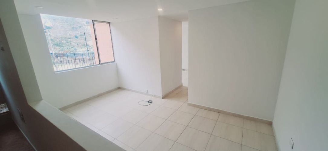 Apartamento de 2 alcobas en venta en Zona Industrial El Salitre, Soacha, 49 m² · foto 2 de 15
