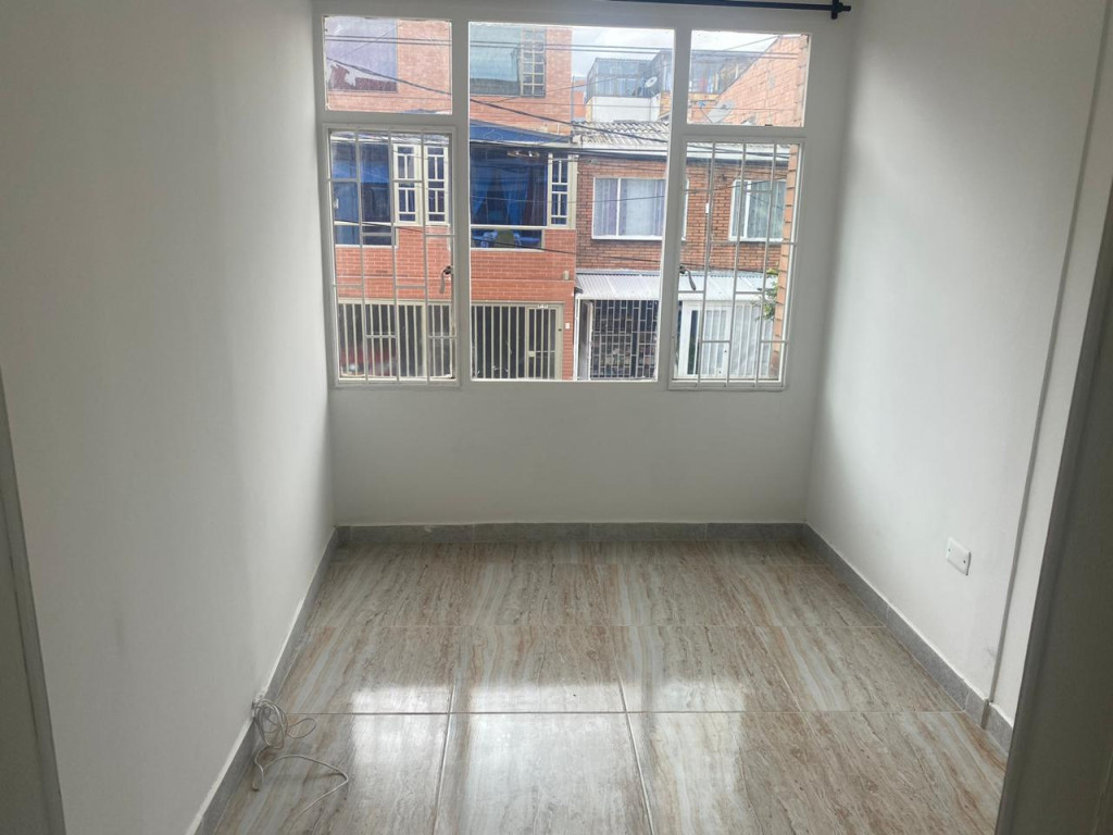 Casa en venta en Alamos, Bogotá · foto 2 de 18