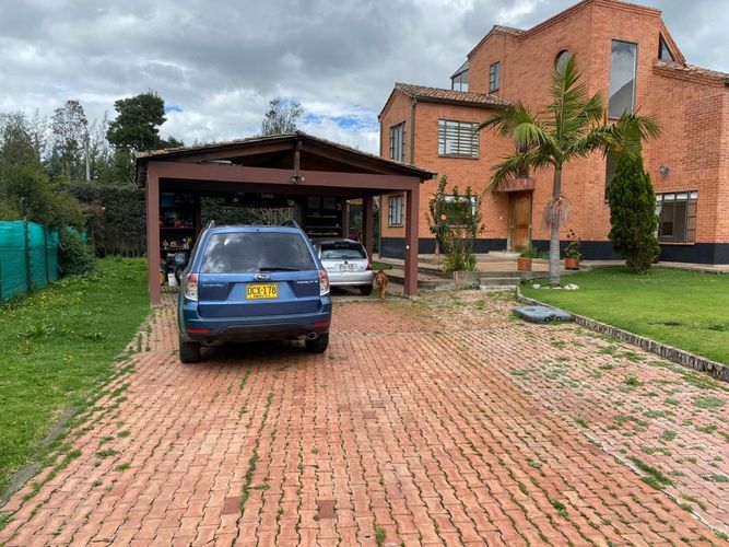 Casa de 4 alcobas en venta en Ub Los Geranios, Chía, 280 m² · foto 2 de 21