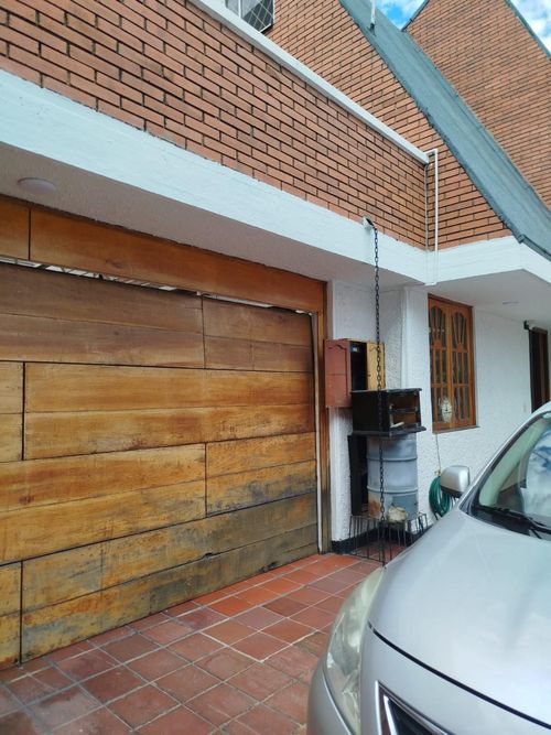 Casa de 3 alcobas en venta en Nueva Autopista, Bogotá, 360 m² · foto 2 de 24