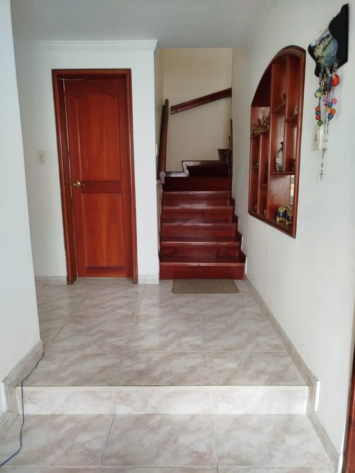 Casa de 3 alcobas en venta en Nueva Autopista, Bogotá, 360 m² · foto 4 de 24