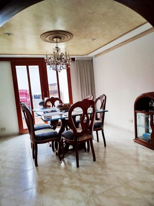 Casa de 3 alcobas en venta en Nueva Autopista, Bogotá, 360 m² · foto 9 de 24