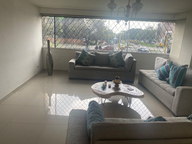Apartamento de 3 alcobas en venta en Santa Barbara, Bogotá, 188 m² · foto 2 de 19
