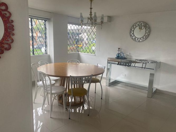 Apartamento de 3 alcobas en venta en Santa Barbara, Bogotá, 188 m² · foto 11 de 19