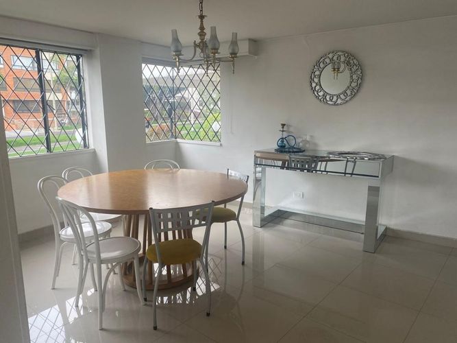 Apartamento de 3 alcobas en venta en Santa Barbara, Bogotá, 188 m² · foto 13 de 19