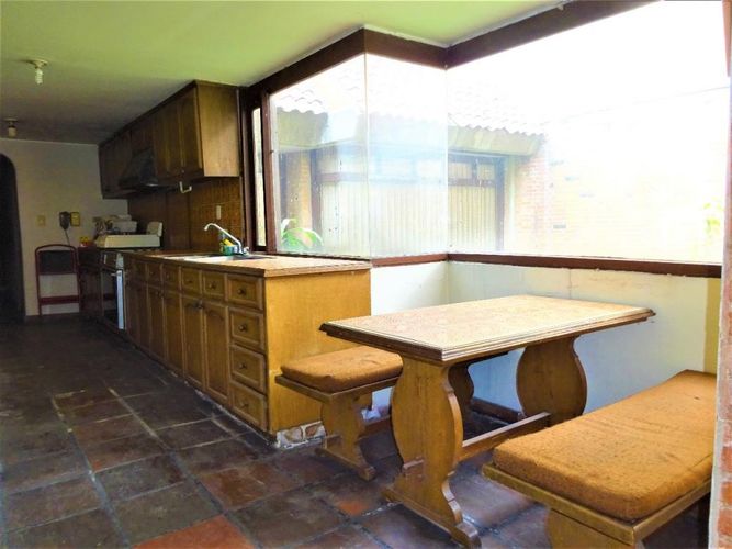 Casa de 5 alcobas en venta en Santa Barbara, Bogotá, 340 m² · foto 4 de 9