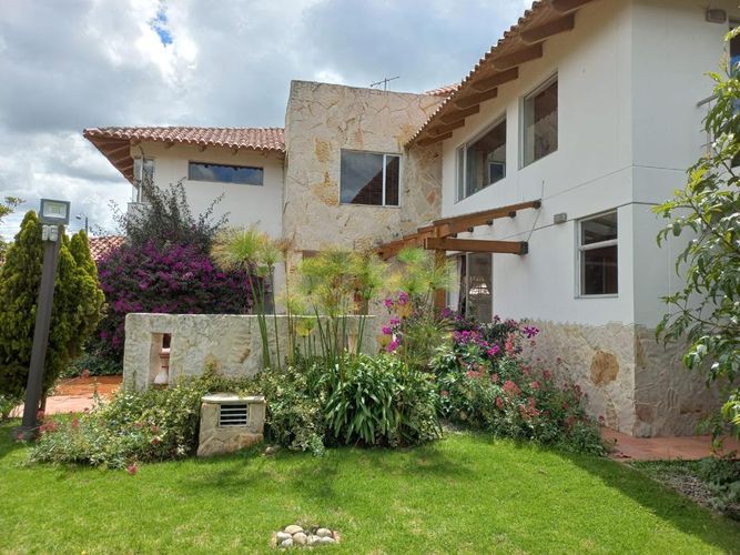 Casa de 4 alcobas en venta en Santa Rita, Chía, 285 m² · foto 2 de 24